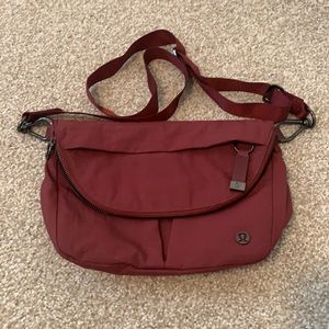 Lululemon all night festival bag 5L black cherry